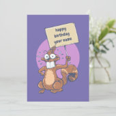 Carte drôle d'écureuil célébrant le dessin d'anniversair (Debout devant)