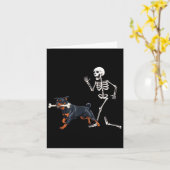 Carte Drôle Halloween Rottweiler Et Skeleton (Fleur jaune)