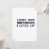 Carte Drôle, je n'ai pas d'anniversaire, je me mets à ni (Devant/Arrière en situation)