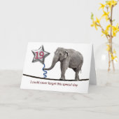 Carte du 19e anniversaire avec éléphant à corde (Fleur jaune)