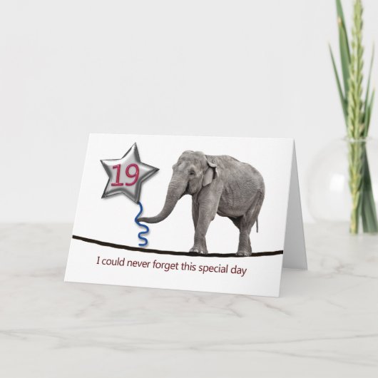 Carte du 19e anniversaire avec éléphant à corde (Devant)