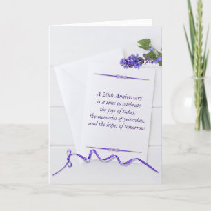 Carte du 20e anniversaire avec fleurs violettes