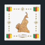 Carte du Cameroun   Magnet des drapeaux<br><div class="desc">Ce dessin comprend une carte camerounaise à l'intérieur d'une frontière avec le drapeau national. Le design fonctionne le mieux sur les magnets carrés. Vous pouvez ajouter votre propre texte/graphique à l'aide de la fonction "Customiser !". © 2010 FlagAndMap. Carte dérivée des images à l'adresse suivante : http://www.lib.utexas.edu/maps/</div>