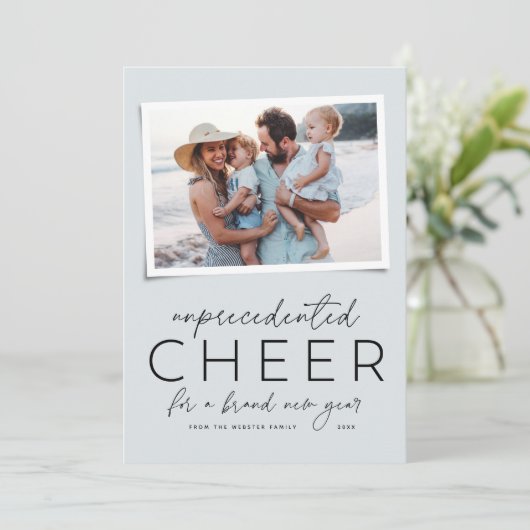 Carte du Nouvel An bleu 2022 joyeuse sans précéden (Debout devant)