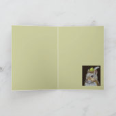 Carte écureuil avec casquette de plume et de glande sur (Intérieur)