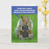 Carte Écureuil Drôle Avec Téléphone Cellulaire Qui Prend (Fleur jaune)