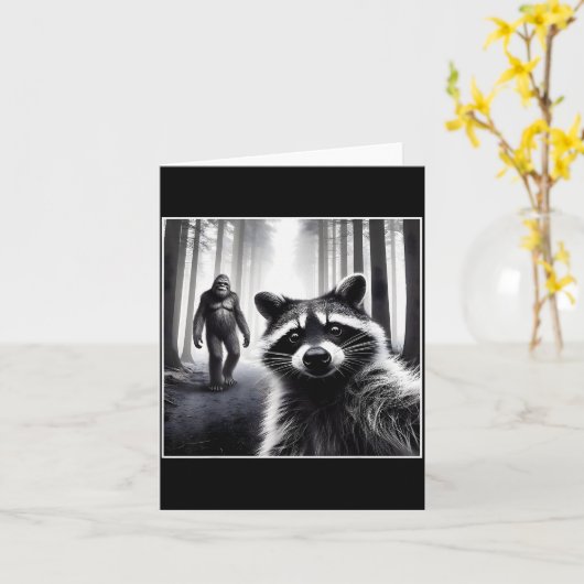 Carte Ed Raccoon Selfie With Sasquatch Bigfoot Funny Rac (Fleur jaune)