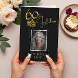 Carte Elégant 60 et Fabulous Twigs 60th Birthday Photo<br><div class="desc">Elégant 60 et Fabulous Gold Twigs 60e Carte photo d'anniversaire. 60 et texte fabuleux en écriture dorée tendance et une brindille d'or élégante avec des feuilles sur un arrière - plan noir. Personnalisez-le avec votre nom et votre photo, et faites une carte d'anniversaire personnalisée et élégante. Ajoutez votre note d'anniversaire...</div>