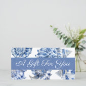 Carte Élégant certificat cadeau de coquillages bleus (Debout devant)