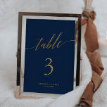 Carte Elegant Gold et Marine 5x7" Mariage Numéro de tabl<br><div class="desc">Cette élégante carte de numéro de table mariage 5x7" en or et marine est parfaite pour un mariage simple. Le design neutre présente une carte minimaliste décorée avec une typographie romantique et fantaisiste de feuille d'or. La carte s'imprime à l'avant et à l'arrière (double face). Ajoutez chaque numéro de table...</div>