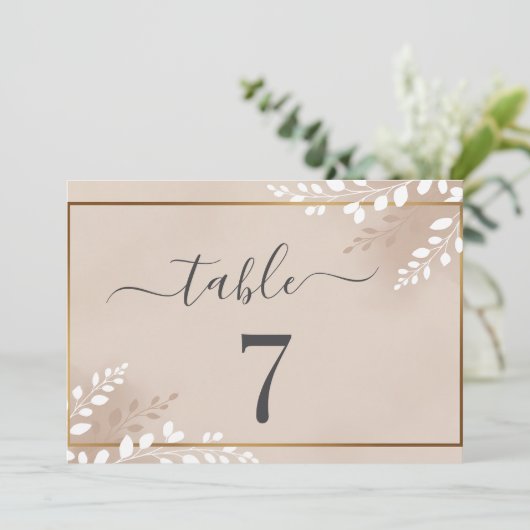 Carte Elegant Neutral Magnolia Wedding Table Number (Debout devant)
