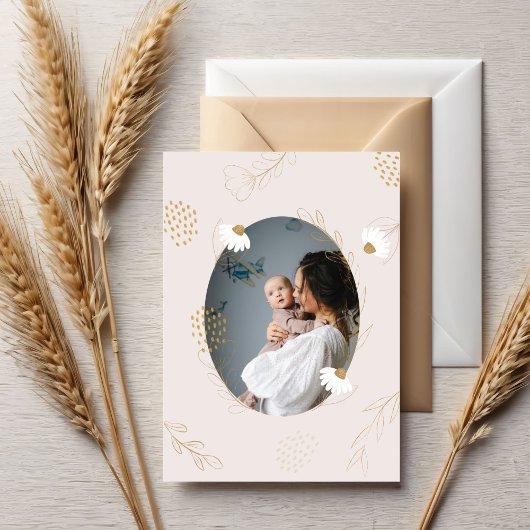 Carte élégante de fleurs délicates pour la fête de