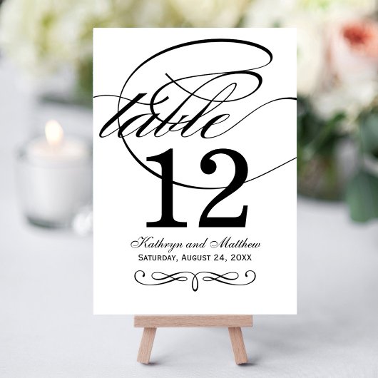 Carte élégante de numéro de table en calligraphie