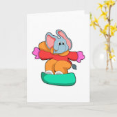 Carte Éléphant faisant du snowboard avec une planche à n (Fleur jaune)