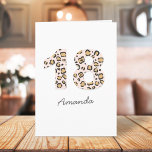 Carte Empreinte de léopard 18 | Modern Cute Name 18th Bi<br><div class="desc">Simple, design et tendance empreinte de léopard de 18 ans carte de voeux en poster de animal marron et noir sur un arrière - plan rose pâle. Le nom et le message intérieur dans un script moderne peuvent être facilement personnalisés pour une carte unique de 18ème anniversaire pour le jour...</div>
