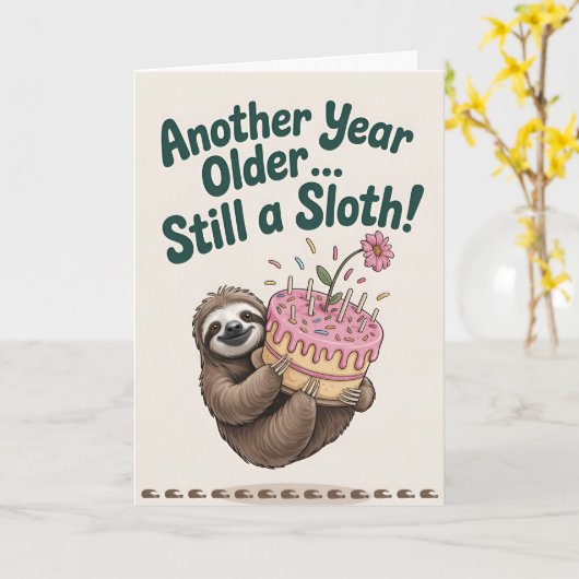 Carte Encore un an plus... Toujours une Sloth ! (Fleur jaune)