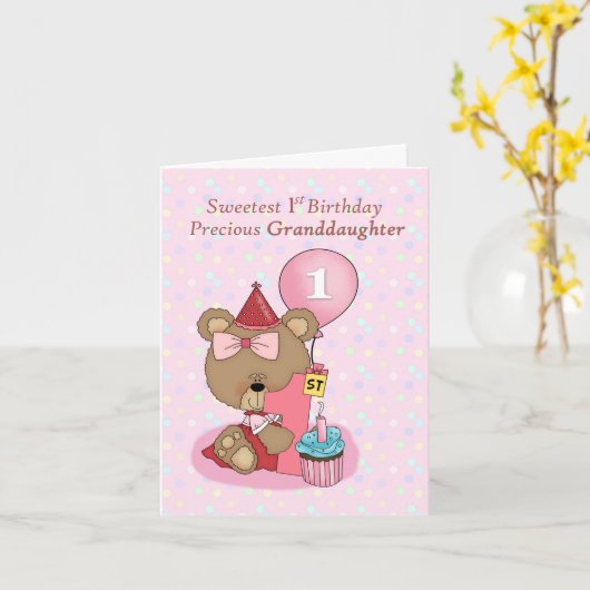 Carte Enfant-fille avec l'ours-fille et le gâteau (Fleur jaune)