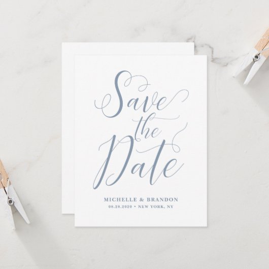 Carte Enregistrer la date Dusty Blue Modern Script (Devant/Arrière en situation)