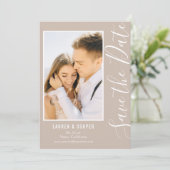 Carte Enregistrer La Date Neutral Style Moderne Mariage (Debout devant)