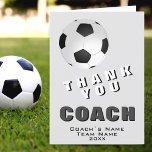 Carte entraîneur Merci de football<br><div class="desc">Carte d'entraîneur Merci de Football moderne. La carte a un ballon de football noir et blanc. Grande carte pour remercier les entraîneurs sportifs,  entraîneur d'équipe du lycée,  coach de maman ou papa,  etc. Customisez tout texte sur la carte. Ajoutez le nom de l'entraîneur,  le nom de l'équipe et l'année.</div>