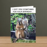 Carte Equirrel Drôle Deez Nuts Anniversaire Inapproprié<br><div class="desc">J'ai quelque chose pour ton anniversaire... DEEZ NUTS ! Un écureuil hilarant joue avec des mots qui plaisantent sur ses noix. Humour brut pour l'anniversaire d'un adulte. Faites rire vos amis avec cette citation pop culture.</div>
