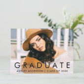 Carte Faire-part photo de diplôme à la mode (Debout devant)
