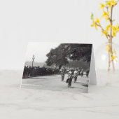 Carte Faisant un cycle dans Hyde Park, c.1910 (Fleur jaune)
