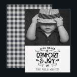 Carte Farmhouse moderne| Photo Black En vichy Christmas<br><div class="desc">Ferme moderne | Photo sur Black En vichy Christmas Card - Carte présente votre belle photo avec "Good Tidings of Comfort & Joy" en jolies lettres manuscrites. La carte est personnalisée avec votre nom de famille ou votre nom d'entreprise. Notre modèle de haute qualité vous permet de customiser facilement votre...</div>