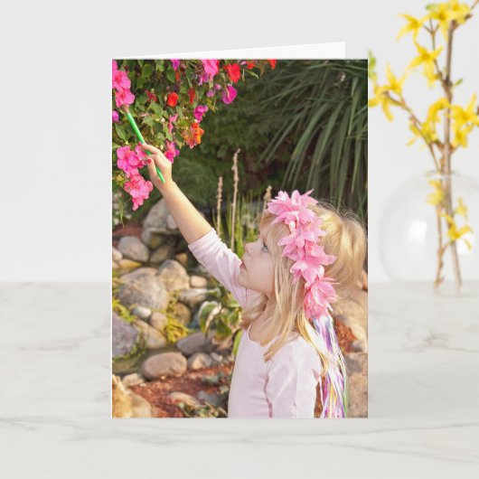 Carte Fée fille peindre une fleur (Fleur jaune)