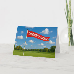 Carte Félicitations au golf avec drapeau de golf sur her