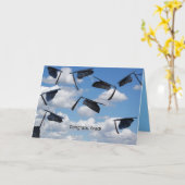 Carte Félicitations aux casquettes qui volent dans le ci (Fleur jaune)