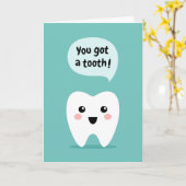 Carte Félicitations d'avoir obtenu votre première dent (Fleur jaune)