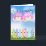 Carte Félicitations jumelles de bébés<br><div class="desc">Bébés accrochant sur une corde à  linge.</div>