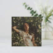 CARTE FEMME AUX FLEURS (Debout devant)