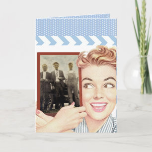Carte Femme rétro tenant une photo
