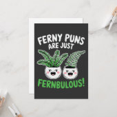 Carte Ferny Puns – Fernbulous! Funny Plant Design (Devant/Arrière en situation)