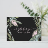 Carte Feuillage Tropical Moderne | Certificat-Cadeau (Debout devant)