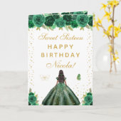 Carte Fille à peau foncée aux fleurs vertes douce seize (Fleur jaune)