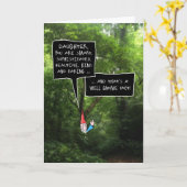 Carte Fille Anniversaire, Gnome humoristique en forêt (Fleur jaune)