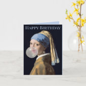 Carte Fille au collier de perles soufflant du chewing-gu (Fleur jaune)