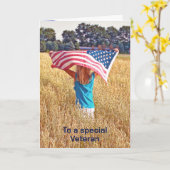 Carte Fille avec drapeau américain pour la fête des anci (Fleur jaune)