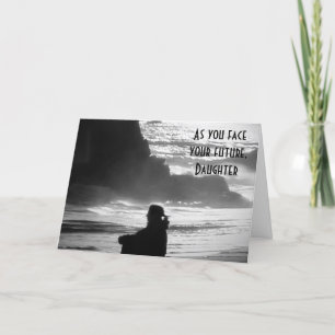 CARTE FILLE EN TANT QUE VOUS FAITES FACE À VOTRE FUTURE 