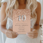 Carte Fille parties scintillant scintille moderne 40e an<br><div class="desc">40e invitation à l'anniversaire de l'effet pétillant de pêche rose. Texte de script moderne design monochrome. Partie d'une collection.</div>