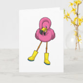 Carte Flamant rose à la pluie avec bottes en caoutchouc (Fleur jaune)