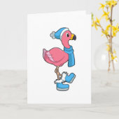 Carte Flamant rose avec écharpe et chapeau (Fleur jaune)