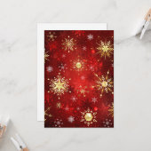 Carte Flocons de neige dorés de Noël sur fond rouge (Devant/Arrière en situation)
