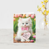 Carte Fluffy White Kitten dans le champ de tulipe (Fleur jaune)