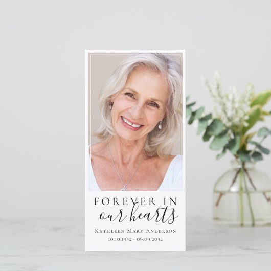 Carte Forever in Our Hearts Signet commémoratif (Debout devant)
