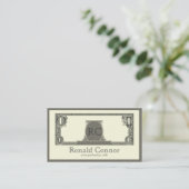 Carte fraîche décorée d'un monogramme royale de (Debout devant)