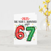 Carte Funny 2025 The Year I Survived Barely 67 Christmas (Fleur jaune)